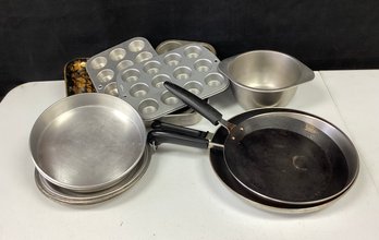 Group Metal Bakeware And Skillets