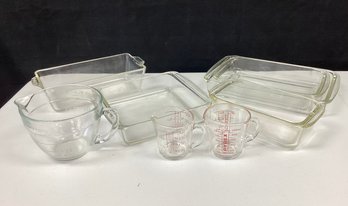 Group Pyrex Bakeware And Measuring Cups