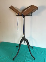 Cast Iron Victorian Bookstand