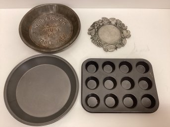 3 Pc Cookware With Decorative Pewter