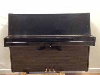 Story And Clark Prelude Upright Piano