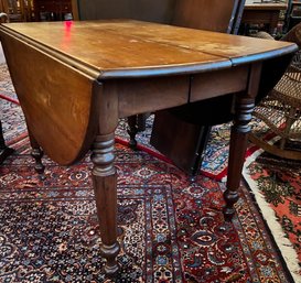 ANTIQUE OVAL DROP LEAF TABLE W 2 LEAVES
