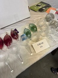 ORNAMENT/DECOR LOT 114-17: LOT OF 15 LARGE GLASS ORNAMENTS