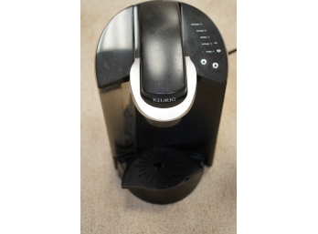 KEURIG COFFEE MAKER WITH ACCESSORY
