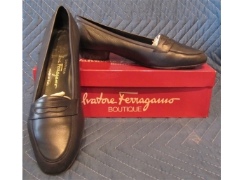 Vintage Ferragamo Navy Shoes - Size 8.5