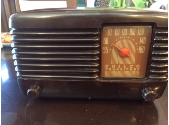 Bakelite Philco AM Radio Transitone Model 48-200