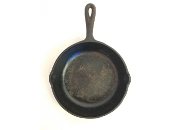 Vintage 8' Cast Iron Skillet No. 5 - Made In USA
