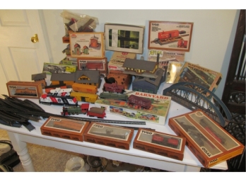 Huge Tyco HO Train Lot Controler, Engines, Cars, Buildings, Track, Accessories