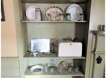 Grouping Vintage Country Kitchen Ware