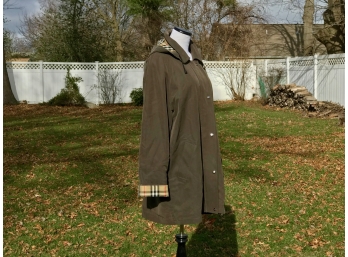 Green Burberry Coat With Detachable Hood & Wool Liner** Check Measurements**