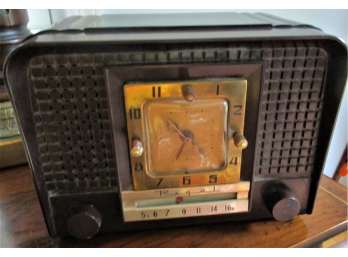 Fabulous Vintage Bakelite Radio