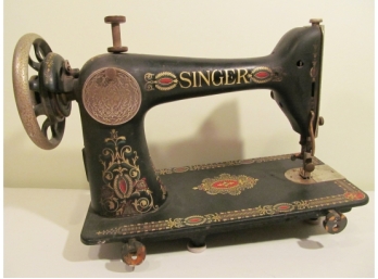 Antique 1921 Singer Sewing Machine