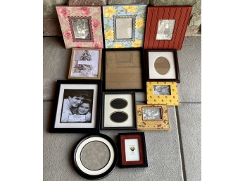 Large Collection Of Assorted Picture Frames (4/5)