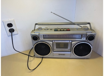 Vintage Sanyo M 9902-2 Stereo/Cassette Player