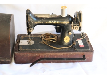 Vintage Portable Singer Sewing Machine W Bent Wood Case