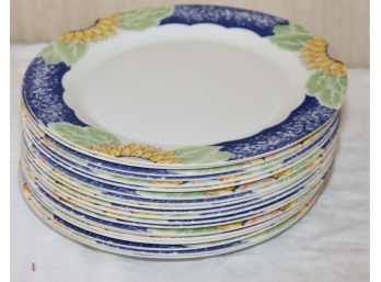 Large Stack Of 20 Hard Plastic Dinner Plates
