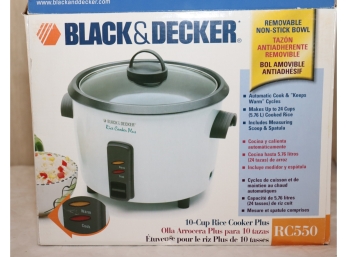 New In Box Black & Decker RC550 Rice Cooker In White