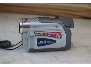 JVC GR-D30U 700X Digital Zoom Video Camera