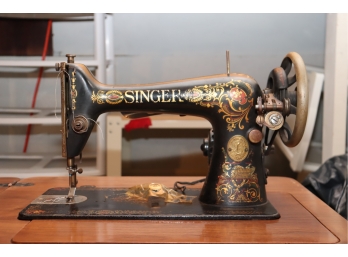 Antique 1910 Singer Sewing Machine