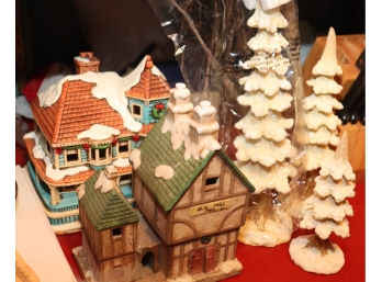 Christmas Village Decor Item Lot