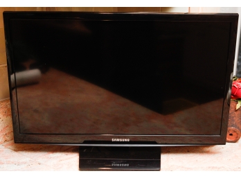 Samsung 23.6' LED TV - Type No. UN24H4500 -  Serial # 030S3CHJ102933W  (G116)
