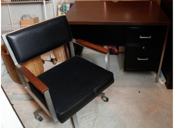 Heavy Vintage Small Metal Desk With Chair -  30' X 4' X 32 (G148)