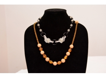 1930's Art Deco Satin Glass Necklace - Black And White