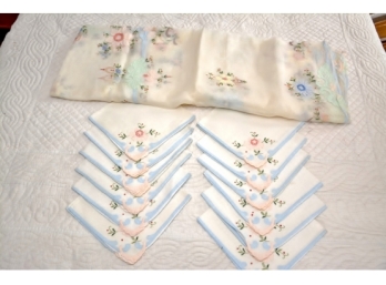 12 Linen Napkins With Appliqué And Organdy Appliqué Tablecloth