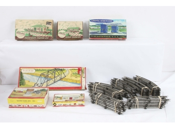 Model Train Building Kits By Bachman 1950s Unassembled  And American Flyer Track