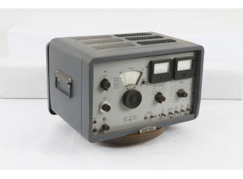 Hewlett Packard 606B Signal Generator