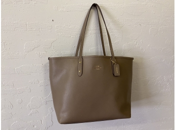 Large Coach Tote Looks New!