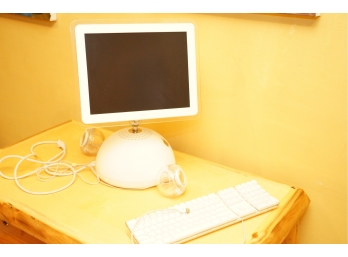 IMAC COMPUTER WITH ACCESSORIES