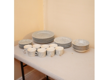 STONEWARE PLATE AND CUP SET OF 8