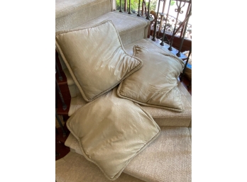 LOT OF 3 COUCH PILLOWS, CHECK PHOTOS!!, 22X22 INCHES