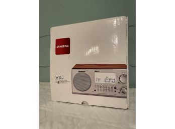 SANGEAN FM RADIO RECEIVER WITH BOX