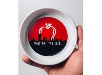 🌀 Cool 1970s “the Big Apple” NYC Porcelain Ashtray
