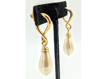 Elegant Contemporary Sculptural Gold Tone And Large Pearl Teardrops Pierced Earrings 2'