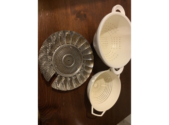 Colanders And Vegetable Steamer Tray