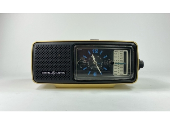 General Electric Radio Alarm Clock Vintage, Good Working Condition
