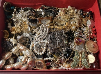 3lbs 10oz Of Assorted Costume Jewelry In Wooden Box