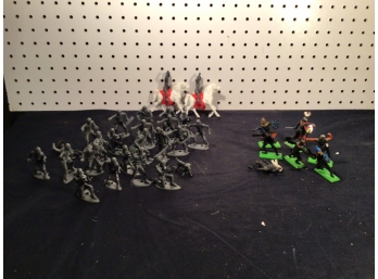 Small Lot Of Vintage Plastic And Metal Soldiers And Knights