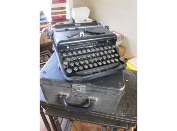 Royal Typewriter -Black