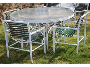 ROUND PATIO TABLE W/ 4 CHAIRS