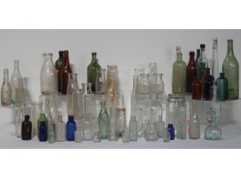 LARGE COLLECTION OF BOTTLES