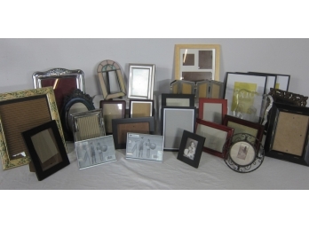 GROUP LOT OF PICTURE FRAMES