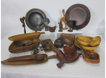 ASSORTED LOT OF WOODEN PIECES
