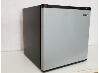 Haier Mini Refrigerator & Freezer 1.8 Cubic Feet