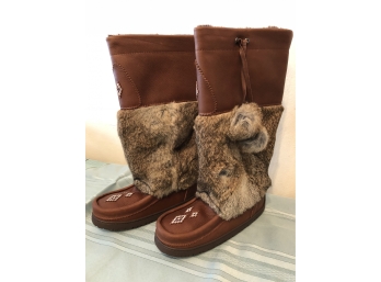 Ladies Manitobah Mukluk Boots - Size 9