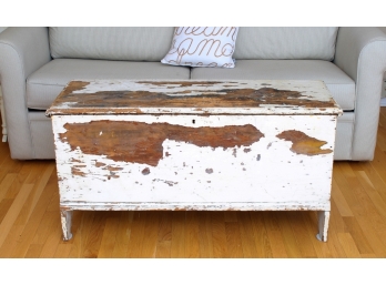 Charming Vintage Lift Top Hope Chest