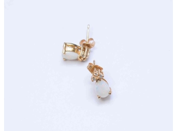 14k Gold Opal Earrings 1.9 Grams